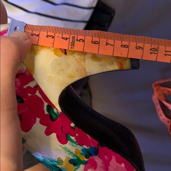 Beautiful floral high heels!! - Picture 4 of 4